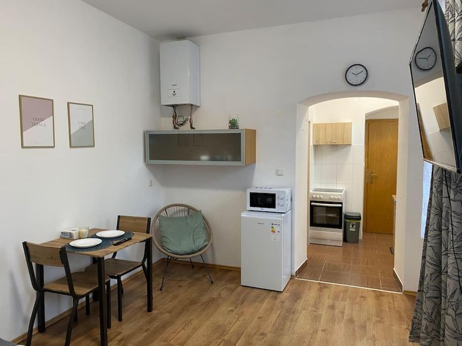 Cozy 1 Bedroom Studio In The Center Of Pilsen 외부 사진